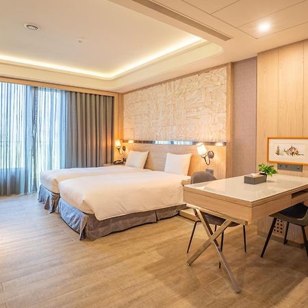 Guide Hotel Taichung Ziyou Eksteriør billede
